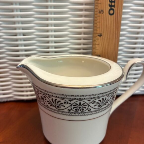 Noritake Ivory China Prelude #7570 Sugar Bowl wLid & Creamer Set Black Scrolls - Picture 9 of 9